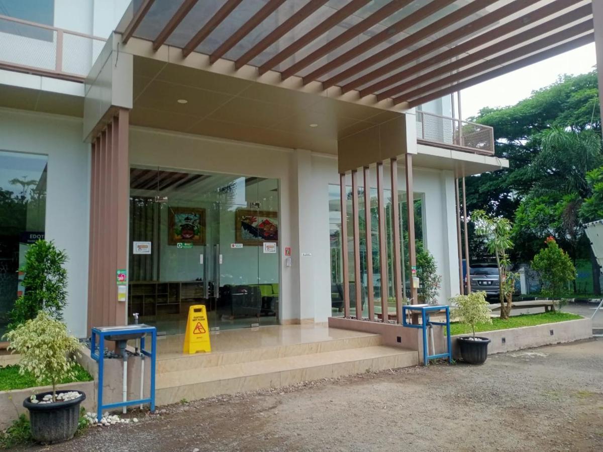Oyo 90102 Edotel Hotel By Dbest Hospitality Bandung Kültér fotó