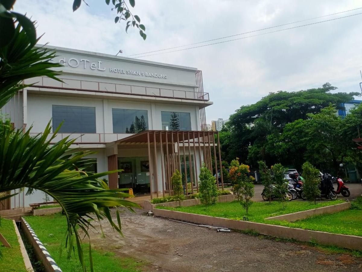 Oyo 90102 Edotel Hotel By Dbest Hospitality Bandung Kültér fotó