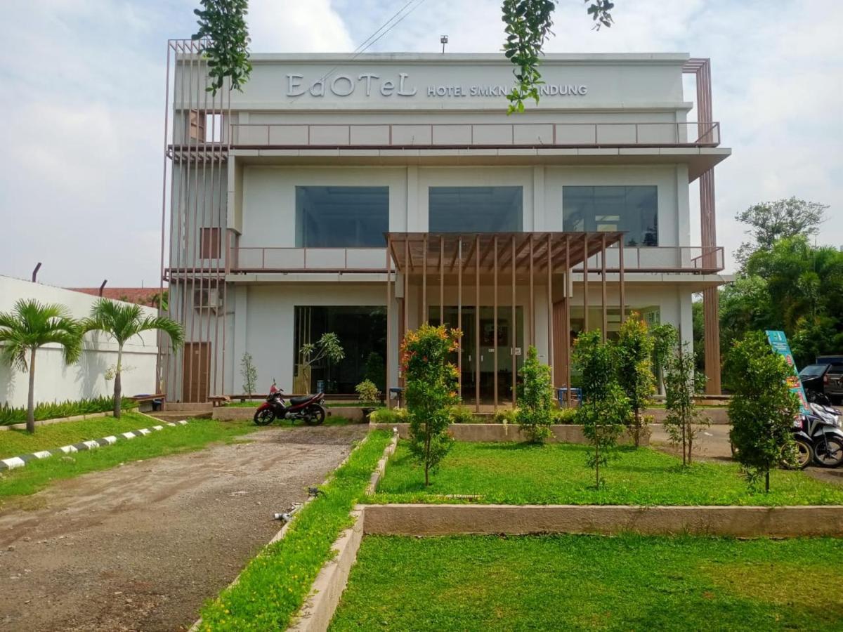 Oyo 90102 Edotel Hotel By Dbest Hospitality Bandung Kültér fotó