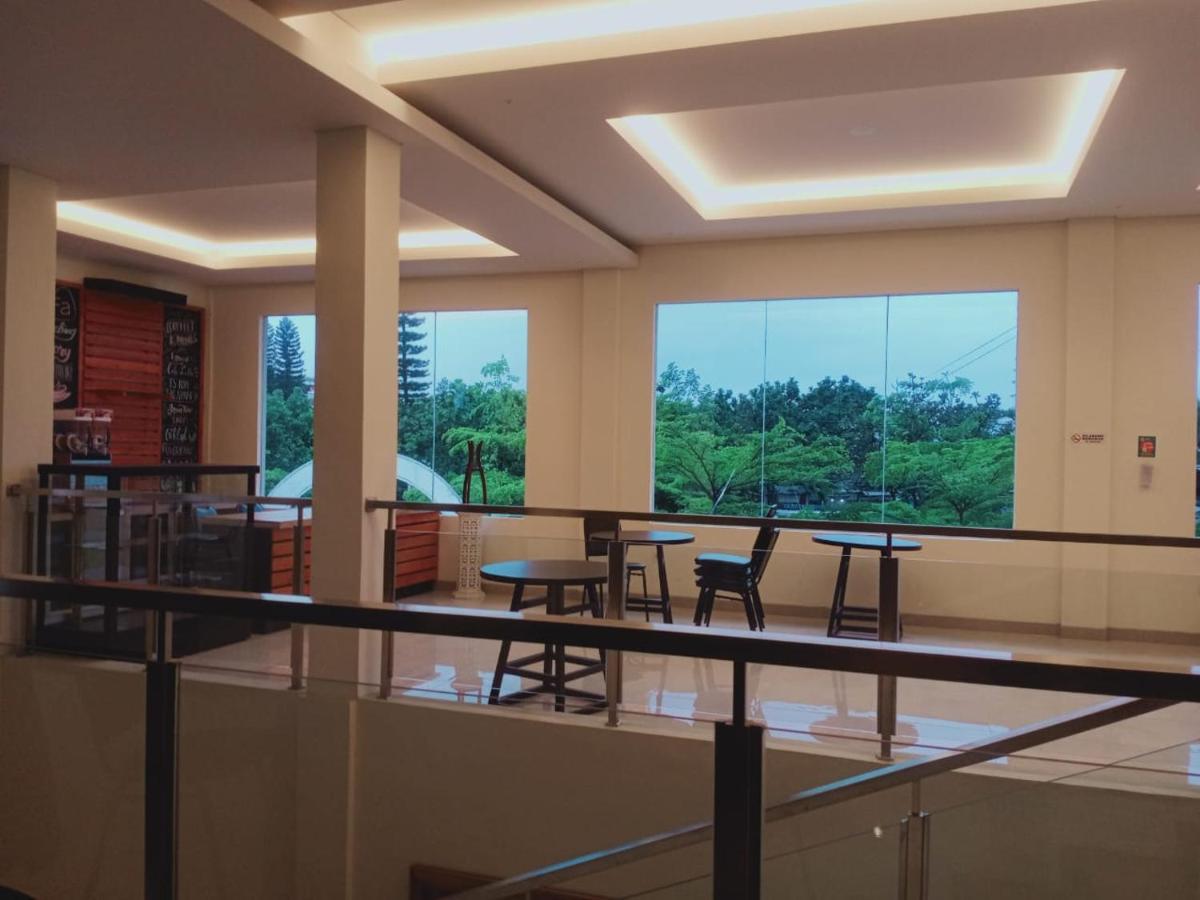 Oyo 90102 Edotel Hotel By Dbest Hospitality Bandung Kültér fotó