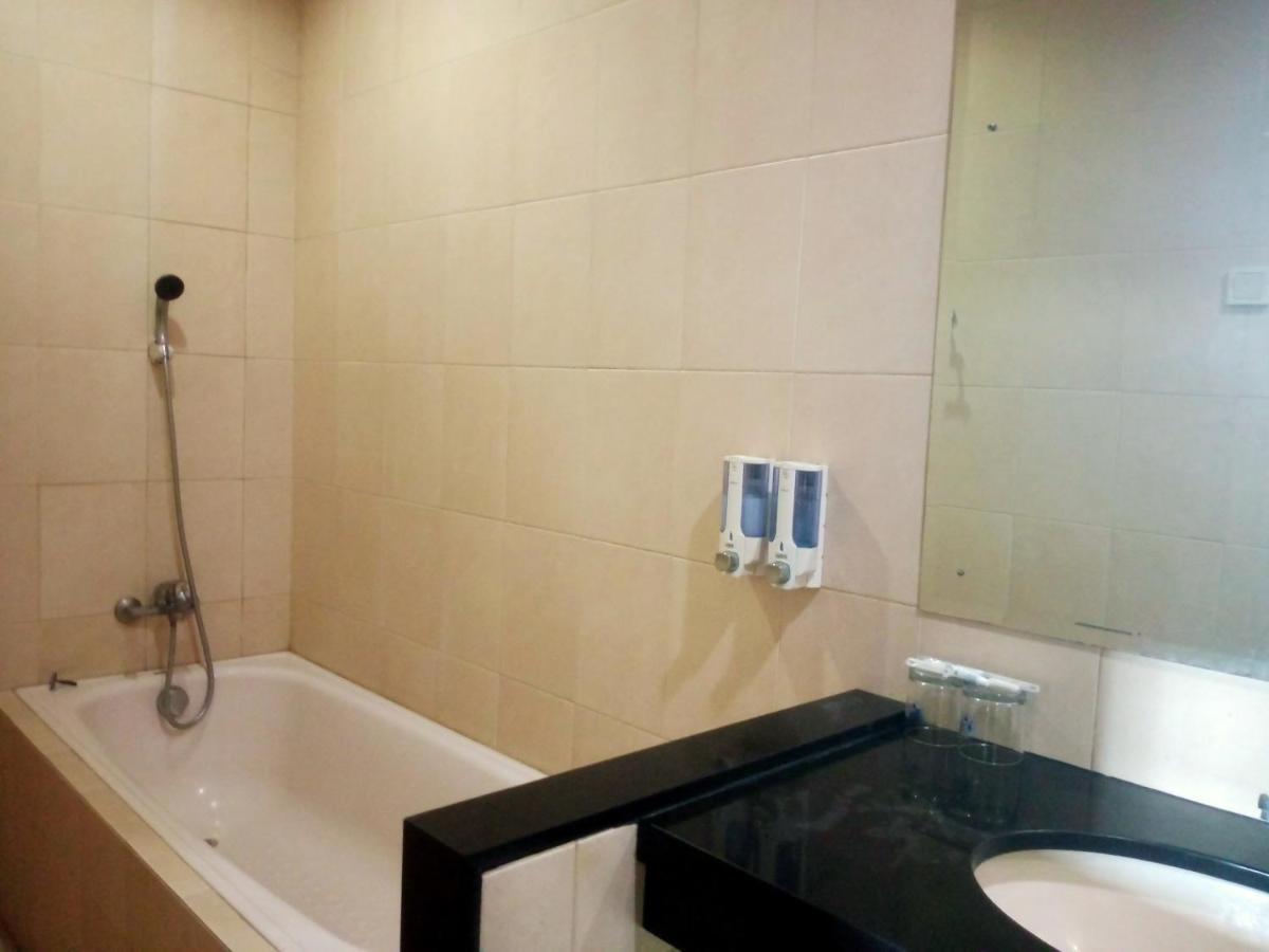 Oyo 90102 Edotel Hotel By Dbest Hospitality Bandung Kültér fotó
